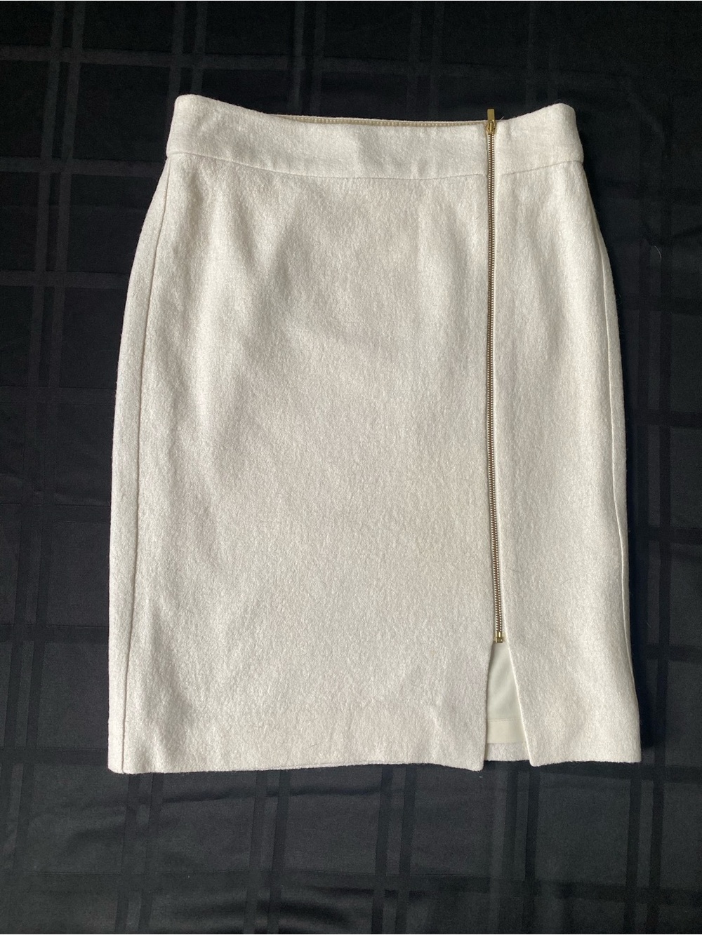 Banana Republic White Pencil Skirt with Gold Zip Accent